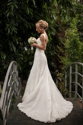 Продам итальянское свадебное платье,  кружево ручной работы. 