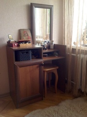 Продам трюмо с зеркалом