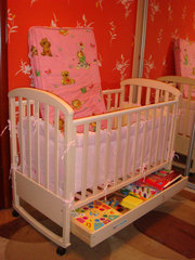 Продам детскую кроватку без дефектов с матрасиком   защита в подарок!