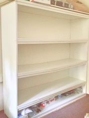 Белый шкаф для дома и офиса