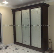 Шкафы-купе из натурального дерева (массив) 