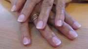 Предлагаю наращивание ногтей гелем