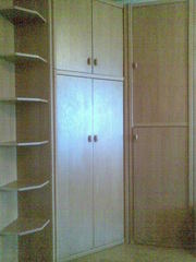 Продам корпусную мебель и компьютерный стол