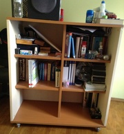 Продам стеллаж на колесиках б/у