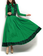 Длинное новое платье.