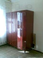 Продам стенку (шкаф+два серванта)