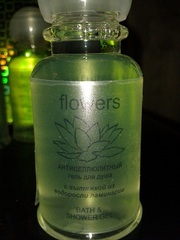 Шампунь и гель для душа в красивом и удобном флаконе