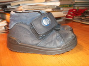 СРОЧНО!!!КИЕВ!!!Продам 4 пары детской обуви (только все вместе!)