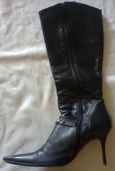Сапоги жен., 37р., черн., на узкую ножку, пр-во Италия, кожа.