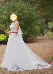 Свадебное платье белого цвета со шлейфом + фата