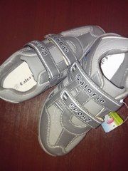 Кроссовки на мальчика 35 размер (по стельке 22 см)