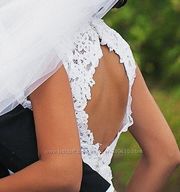 Свадебное платье с круглым вырезом на спине