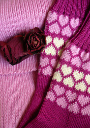 Шарф-снуд и носки с сердечками ручной работы