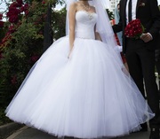 Пышное белое свадебное платье