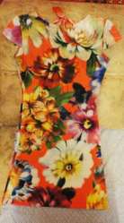 Продам яркое платье в цветок
