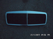 Решотка капота бу на mercedes w210 (c дефектами)ориг.