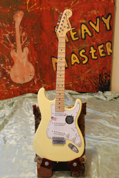 Продам - Электрогитара Fender Stratocaster YJM