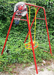 Качели с игровыми элементами