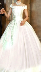 Продам свадебное платье,  перчатки в подарок!  Не венчанное! КИЕВ