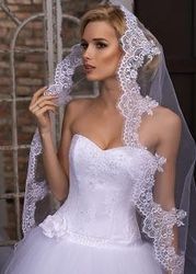 Свадебная фата с кружевом.