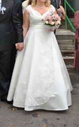 Элегантное свадебное платье цвет айвори 50-54 размер
