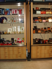 Продам стеллажи с подсветкой,  Италия