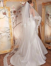 Эксклюзивное свадебное платье с фатой.