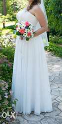 Продам Свадебное платье бело-кремового цвета