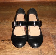 Продам кожаные туфли на девочку 36р.