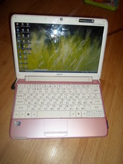 Розовый нетбук Acer Aspire One 751h-52Bp Pink
