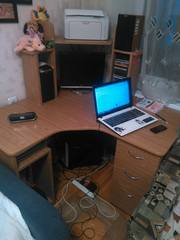 Стол компьютерный,  угловой.