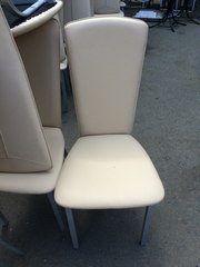 Стулья бежевые из кожзаменителя бу