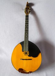 Продам домру Емельянова. Состояние отличное.