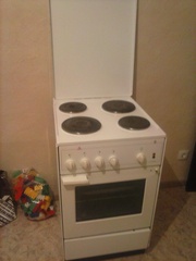 Электрическая плита в хорошем состоянии