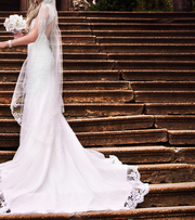 Продам красивое свадебное платье с открытой спинкой