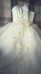 Красивое свадебное платье цвета шампанского