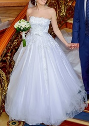 Белое свадебное платье со шлейфом от Daria Karlozi(Дарио Карлози)