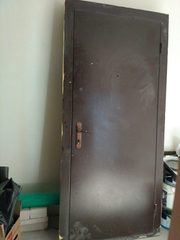 Продам входную дверь (есть 2 двери) от застройщика