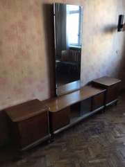 Трюмо с зеркалом и тумбами