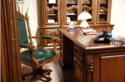 Письменный стол и кресло