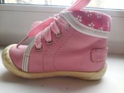 Продам весенние ботиночки для девочки