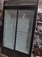 Холодильный шкаф бу!