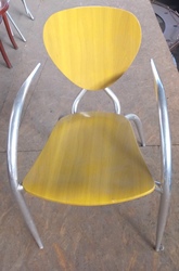 Стул бу для кафе алюминиевый сиденье дерево желтый
