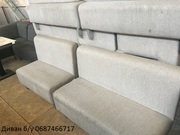 Диван серого оттенка б/у для ресторанов общепитов баров.