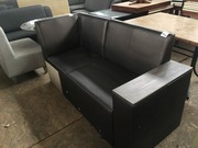 Диван б/у с подлокотниками из кожзама