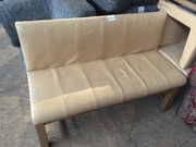 Лавка деревянная б/у из кожзама бежевая