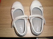 Продам туфли лаковые белые 27 размер,  16, 5 см. 