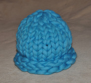 Голубая шапка из мериносовой шерсти