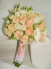 Букет невесты в персиковом цвете