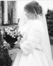 Продам б/у свадебное платье шикарное со шлейфом,  в идеальном состоянии